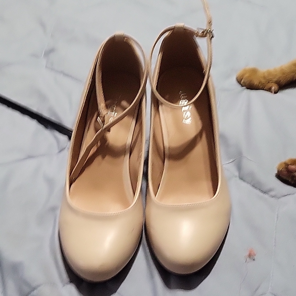 Elegant Cream Women's Shoes
